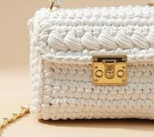 Handmade White Crochet Mini Handbag – Elegant Knitted Shoulder Bag with Gold Chain